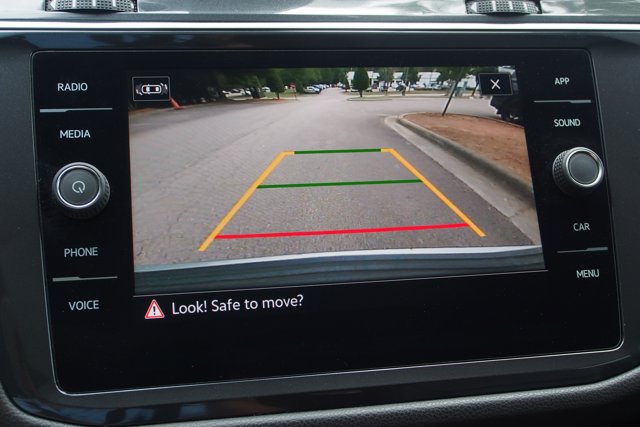 Used 2022 Volkswagen Tiguan SE FWD image 34