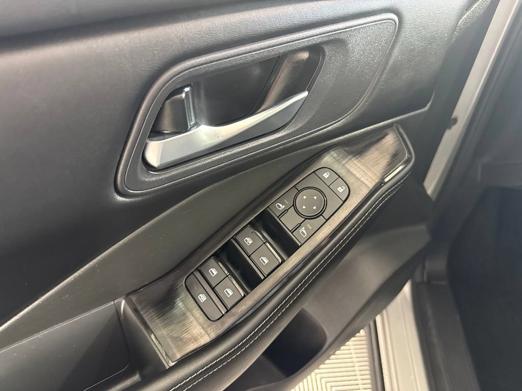 Used 2024 Nissan Rogue SV AWD/4WD image 19