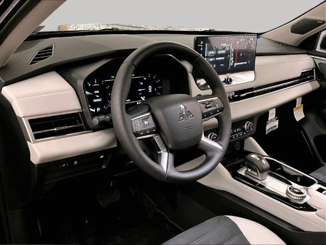 Used 2026 Mitsubishi Outlander SE FWD image 12