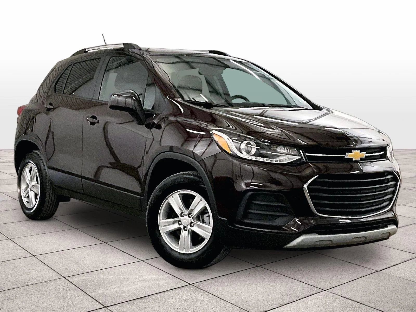 Used 2022 Chevrolet Trax LT w/ Driver Confidence Package AWD/4WD image 2
