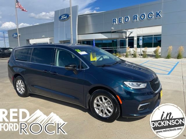 Used 2024 Chrysler Pacifica Touring-L FWD image 1