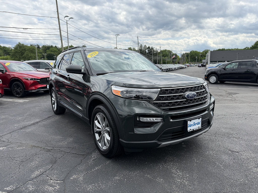 Certified 2023 Ford Explorer XLT w/ Equipment Group 202A AWD/4WD image 9