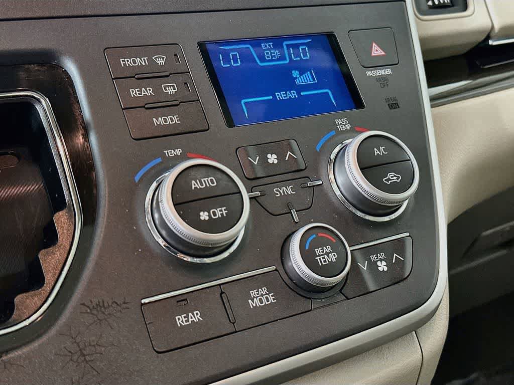 Used 2020 Toyota Sienna XLE w/ XLE Navigation Package FWD image 16
