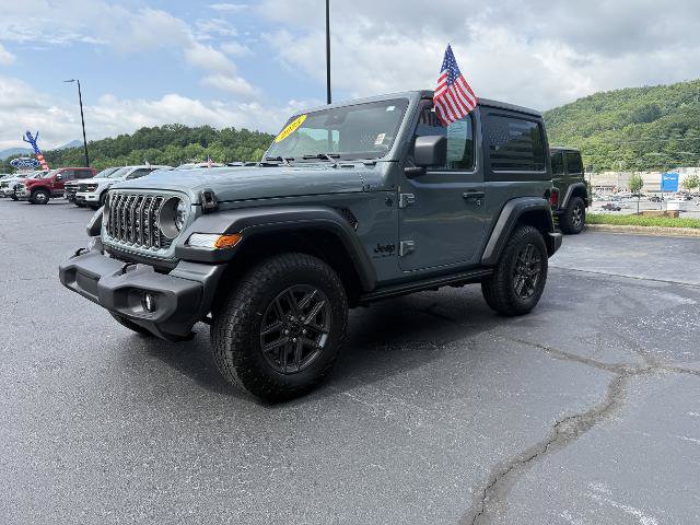 Used 2025 Jeep Wrangler Sport AWD/4WD image 8