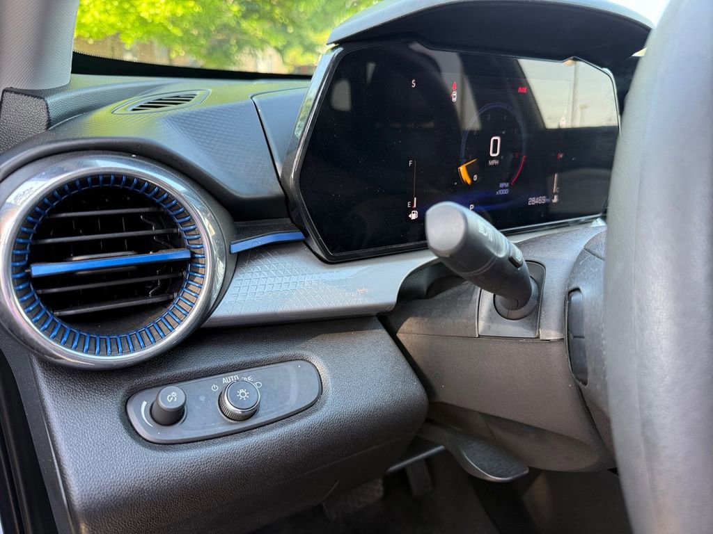 Used 2025 Chevrolet Trax LT FWD image 21