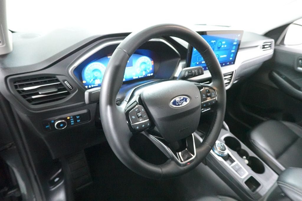 Certified 2025 Ford Escape Platinum AWD/4WD image 26