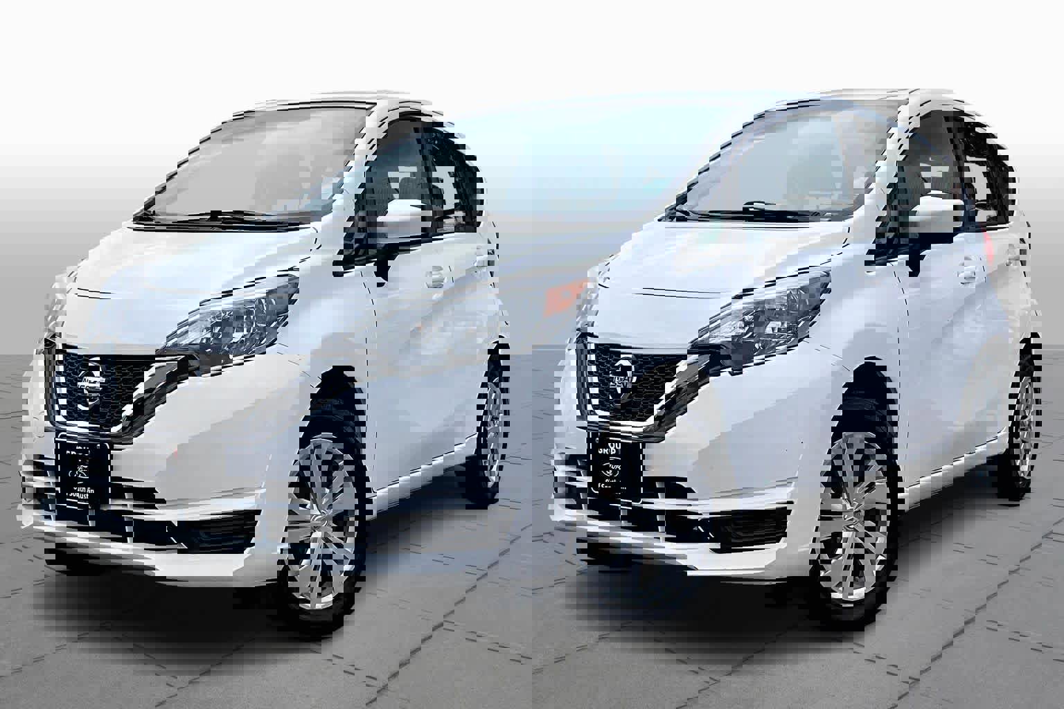 Used 2017 Nissan Versa Note SV image 2