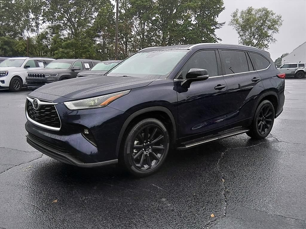 Used 2023 Toyota Highlander XLE FWD image 8