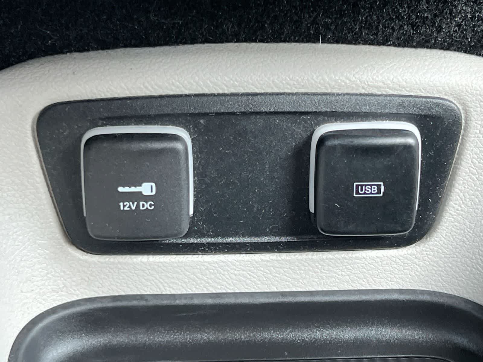 Used 2020 Chrysler Pacifica Limited FWD image 31