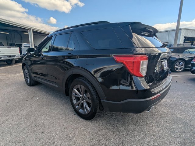 Certified 2022 Ford Explorer XLT w/ Equipment Group 202A image 3