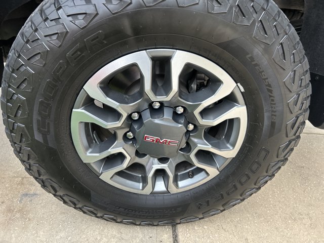 Used 2022 GMC Sierra 2500 SLE w/ SLE Value Package; AWD/4WD image 8