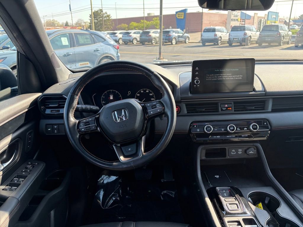 Used 2023 Honda Pilot TrailSport image 9