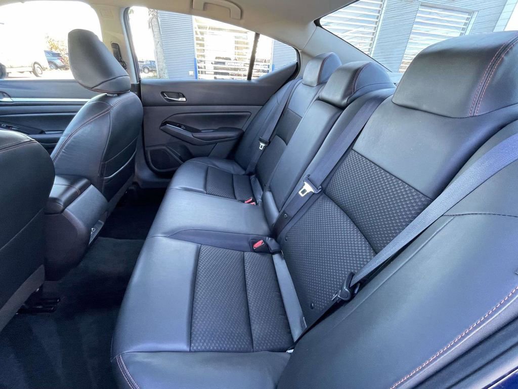 Used 2024 Nissan Altima 2.5 SR image 12