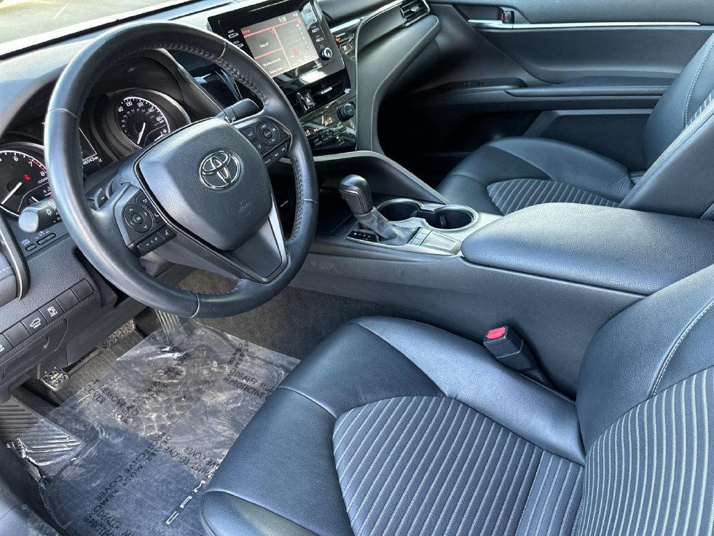 Used 2022 Toyota Camry SE w/ Carpet Mat Package (TMS) FWD image 9