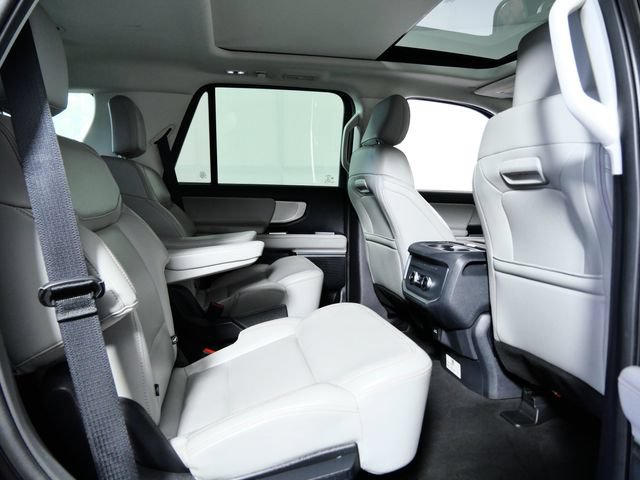 Certified 2025 Ford Expedition Active AWD/4WD image 12