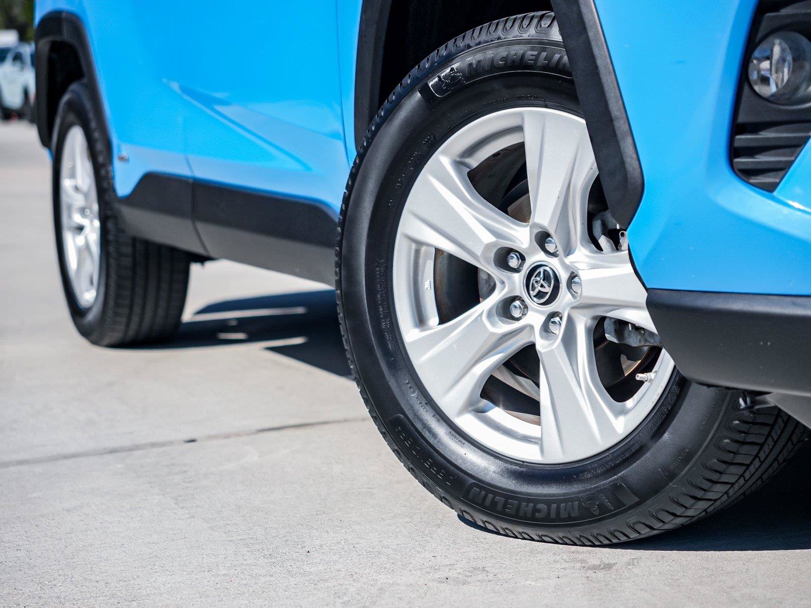 Used 2019 Toyota RAV4 XLE w/ Convenience Package AWD/4WD image 2