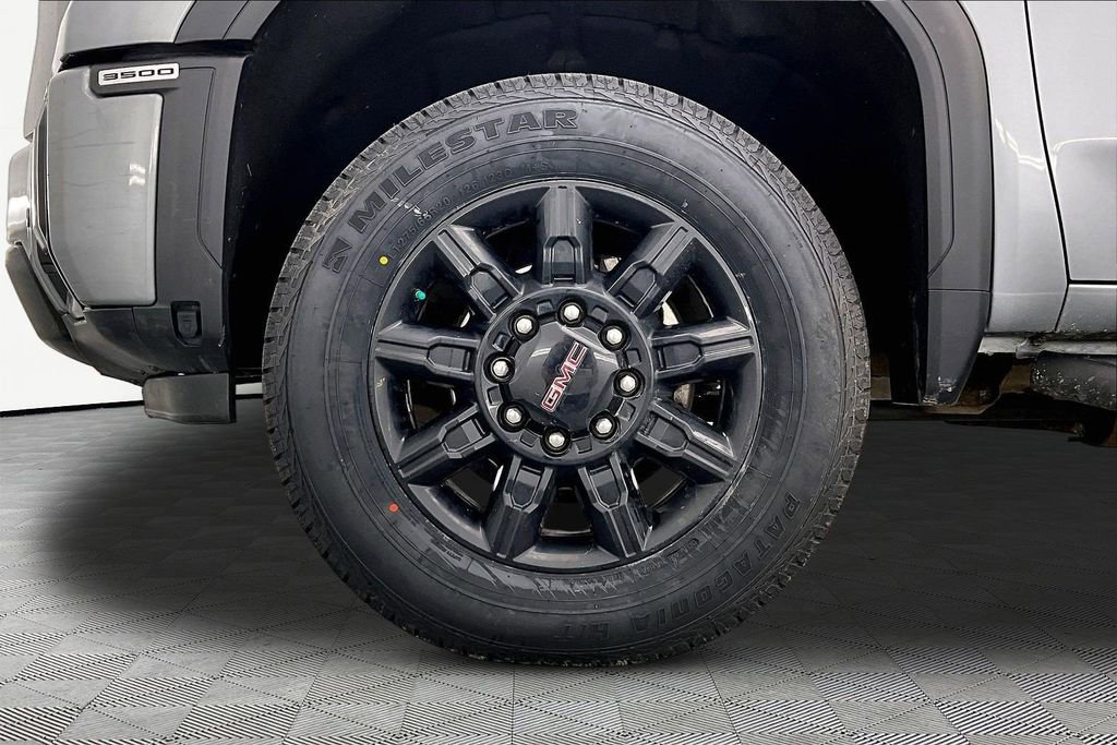 Used 2024 GMC Sierra 3500 AT4 w/ Technology Package AWD/4WD image 9