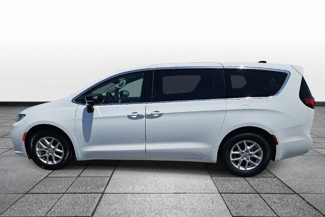 Used 2024 Chrysler Pacifica Touring-L FWD image 8