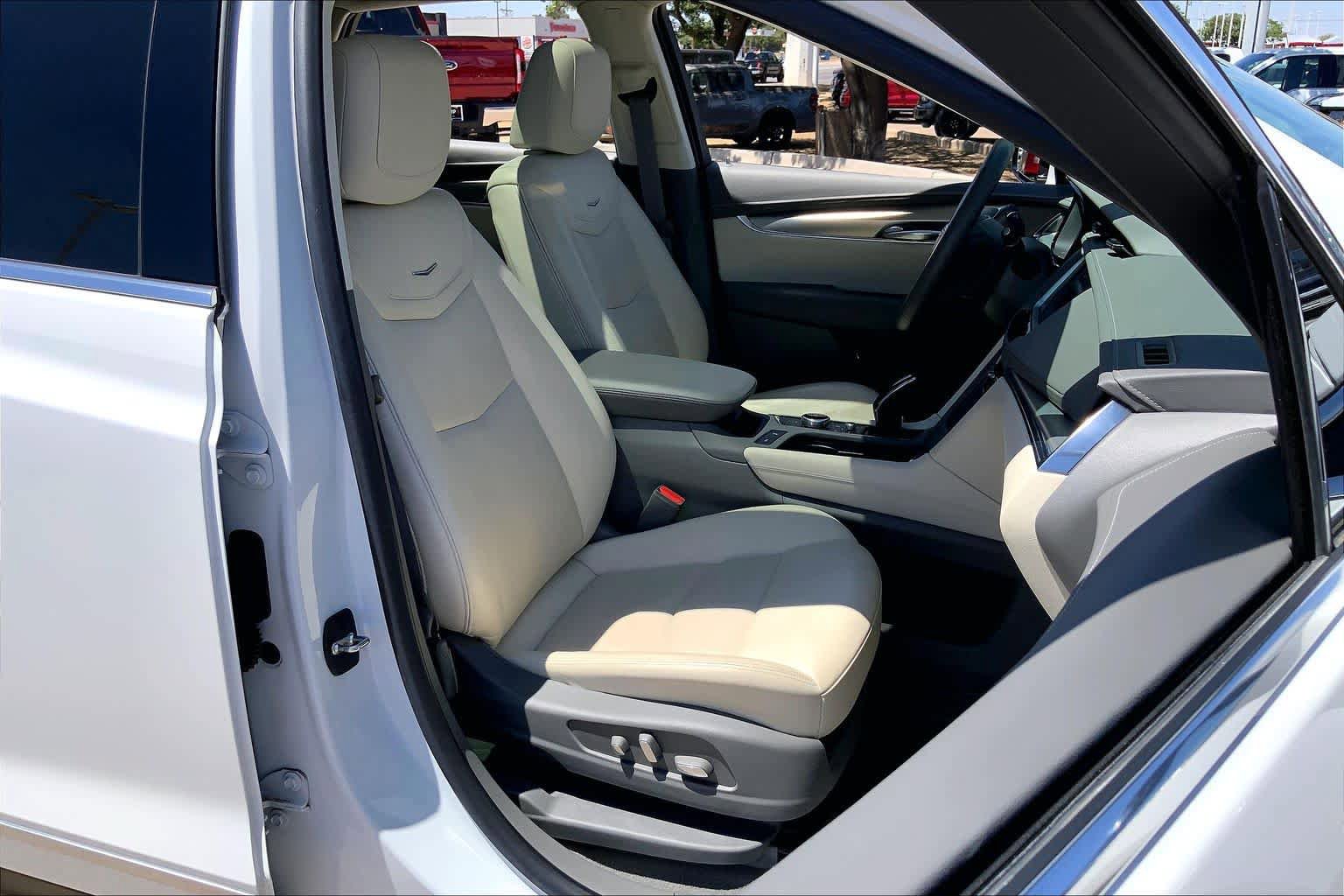 Used 2021 Cadillac XT5 Premium Luxury FWD image 9