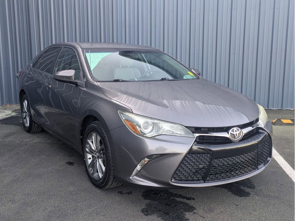 Used 2017 Toyota Camry SE image 4