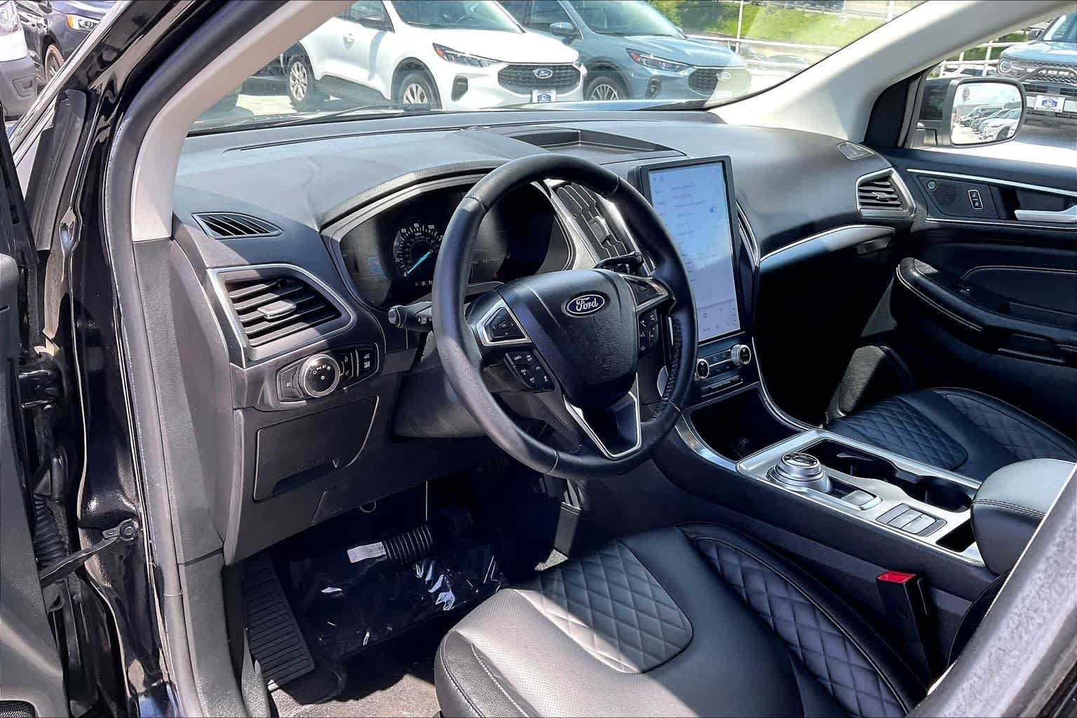 Certified 2024 Ford Edge Titanium w/ Equipment Group 301A AWD/4WD image 2