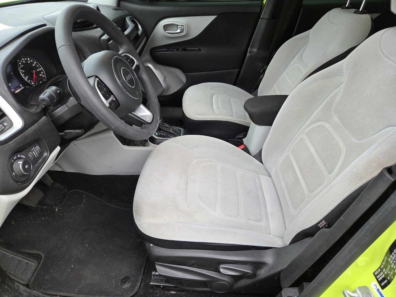 Used 2018 Jeep Renegade Latitude w/ UConnect 8.4 Nav Group image 4