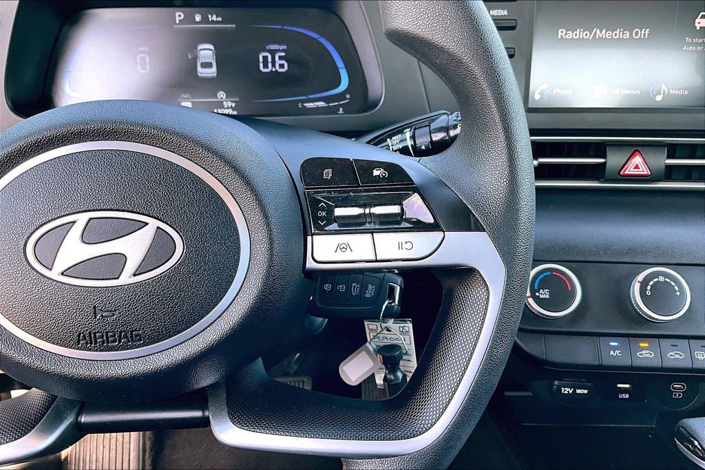 Used 2024 Hyundai Elantra SE image 19