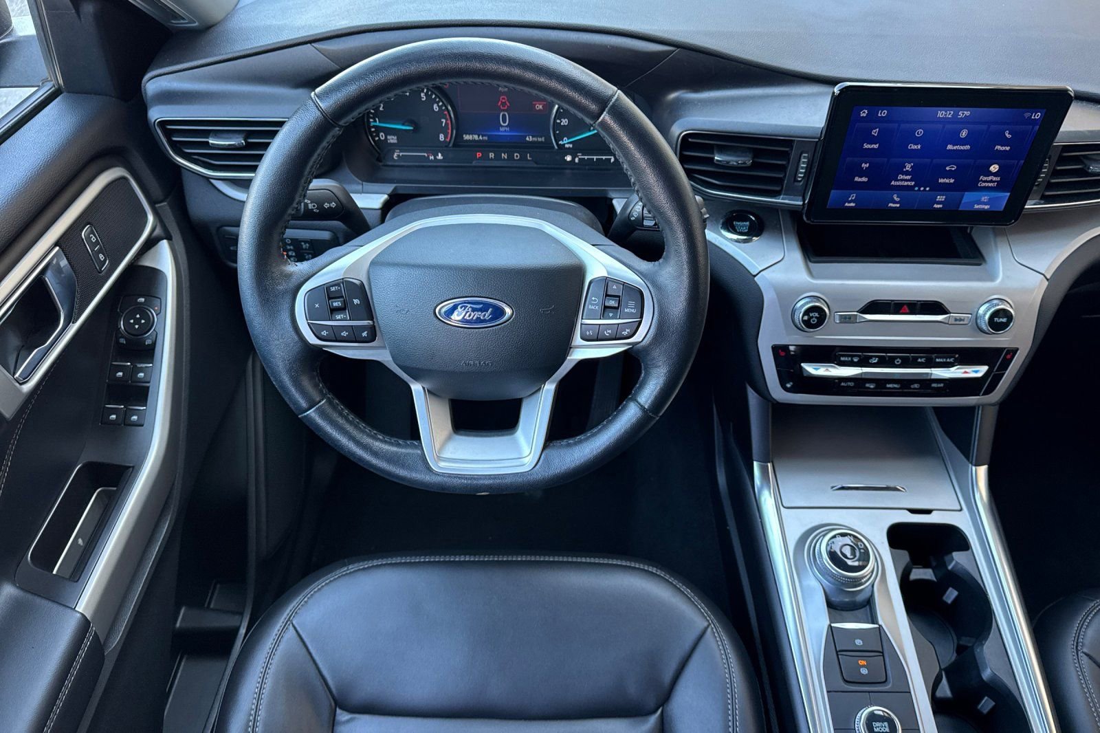 Certified 2022 Ford Explorer XLT w/ Equipment Group 202A image 15