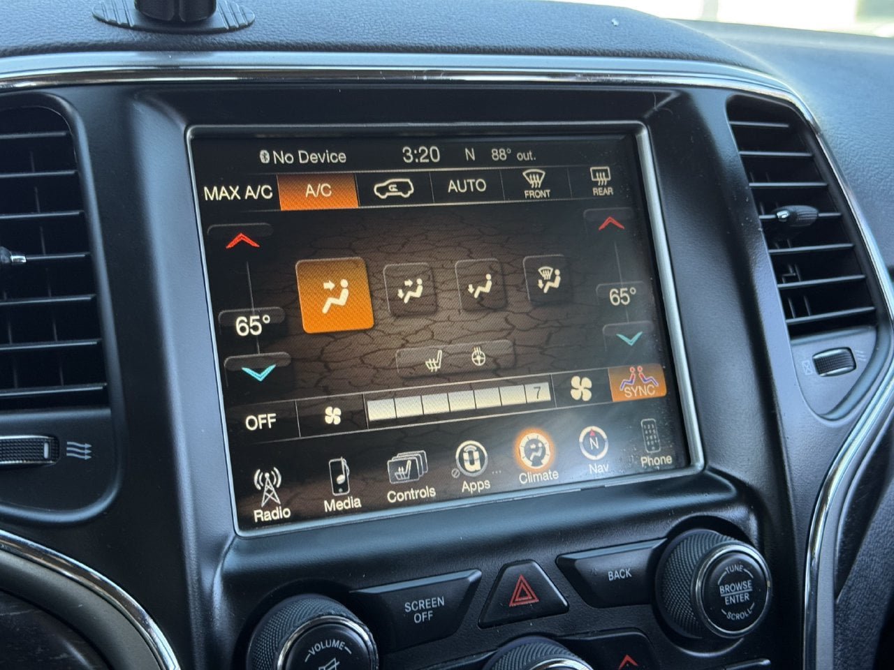 Used 2017 Jeep Grand Cherokee Altitude RWD image 17