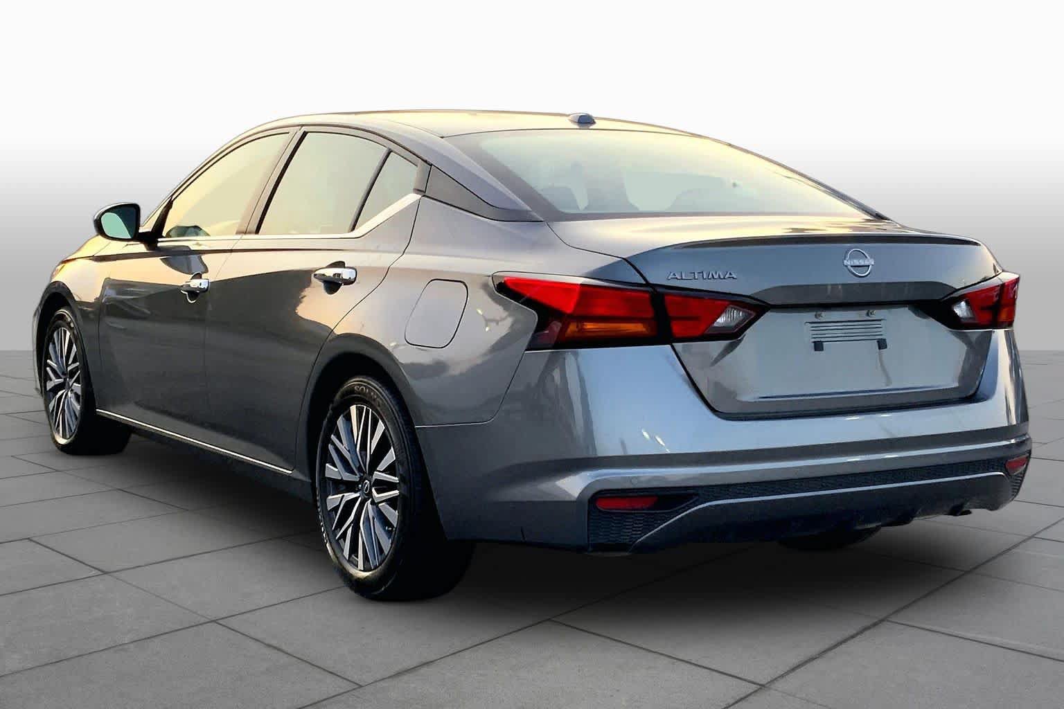 Used 2025 Nissan Altima 2.5 SV FWD image 12