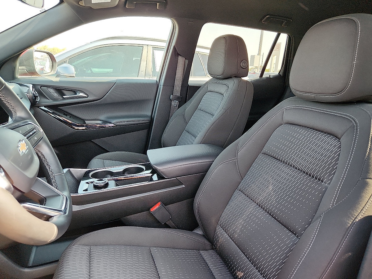 Used 2026 Chevrolet Equinox LT AWD/4WD image 9