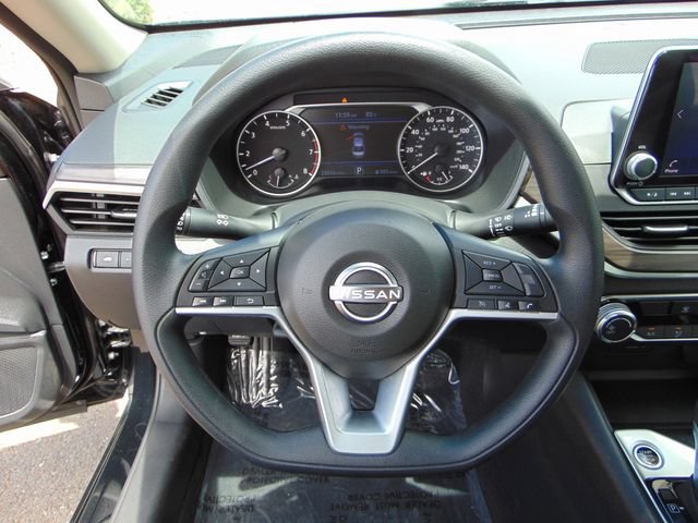 Used 2025 Nissan Altima 2.5 SV FWD image 15