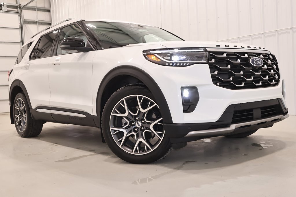Certified 2025 Ford Explorer Platinum w/ Ultimate Package image 11