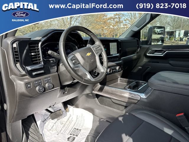 Used 2025 Chevrolet Silverado 2500 LTZ w/ LTZ Premium Package image 18