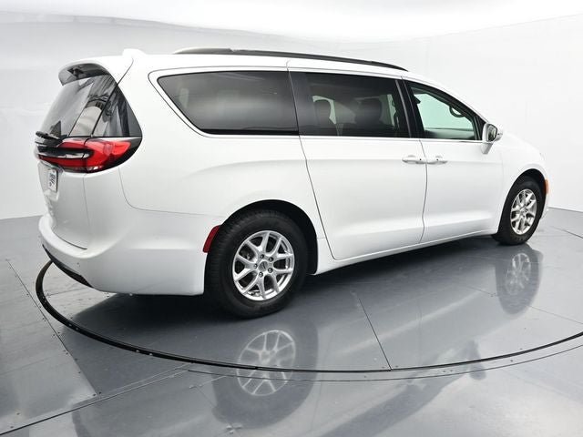 Used 2022 Chrysler Pacifica Touring-L FWD image 10