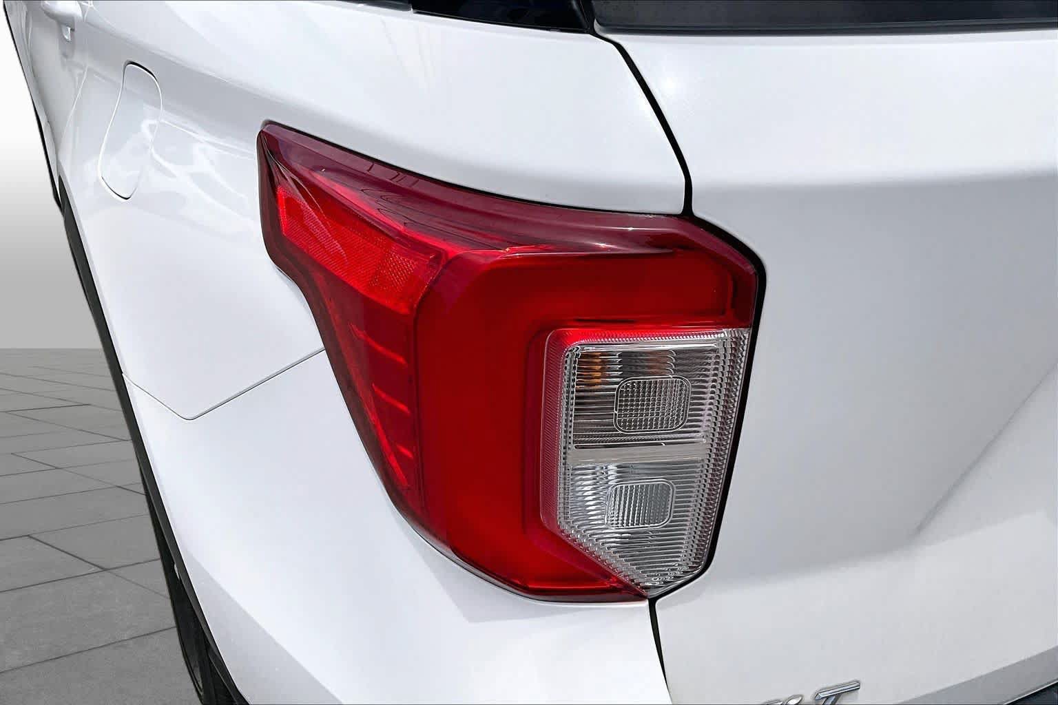 Certified 2022 Ford Explorer XLT w/ Equipment Group 202A RWD image 27