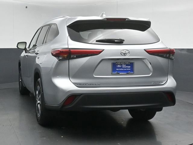 Used 2021 Toyota Highlander XLE AWD/4WD image 9