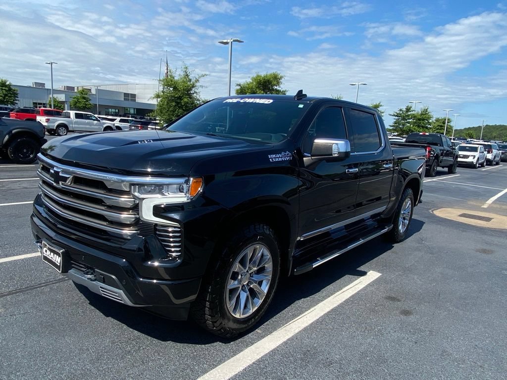 Used 2022 Chevrolet Silverado 1500 High Country w/ High Country Premium Package AWD/4WD image 3