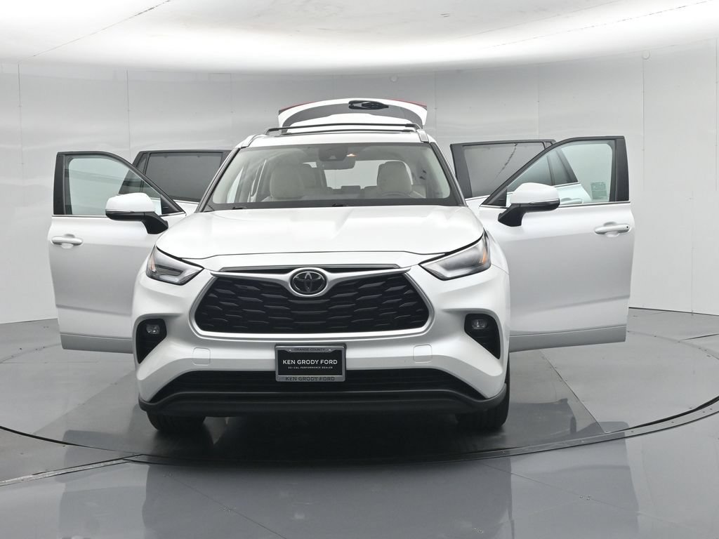 Used 2023 Toyota Highlander XLE FWD image 36