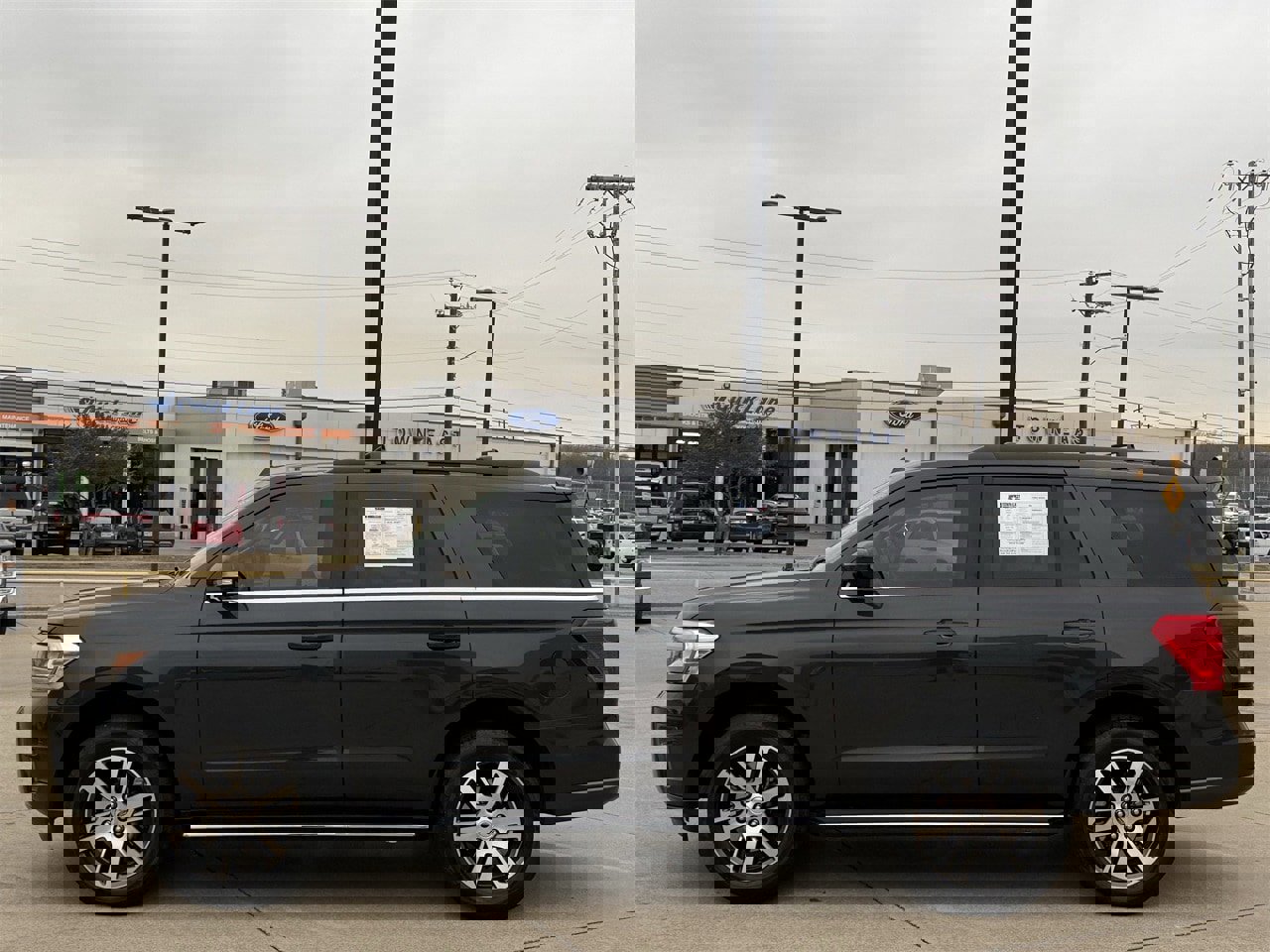 Certified 2022 Ford Expedition XLT image 3