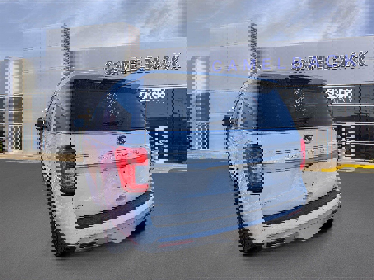 Certified 2024 Ford Expedition XLT image 3