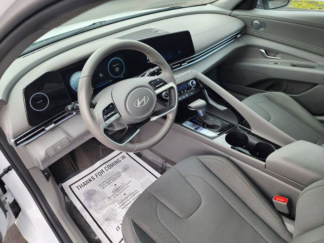 Used 2025 Hyundai Elantra SEL FWD image 11