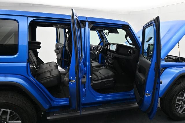 Used 2025 Jeep Wrangler Unlimited Sahara AWD/4WD image 13