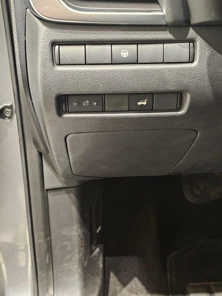 Used 2021 Nissan Rogue SV w/ Premium Package image 12