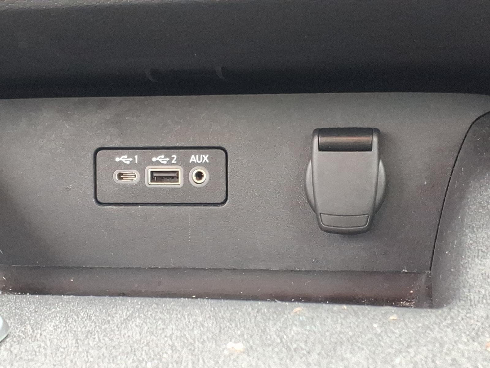 Used 2025 Nissan Altima 2.5 SV FWD image 19