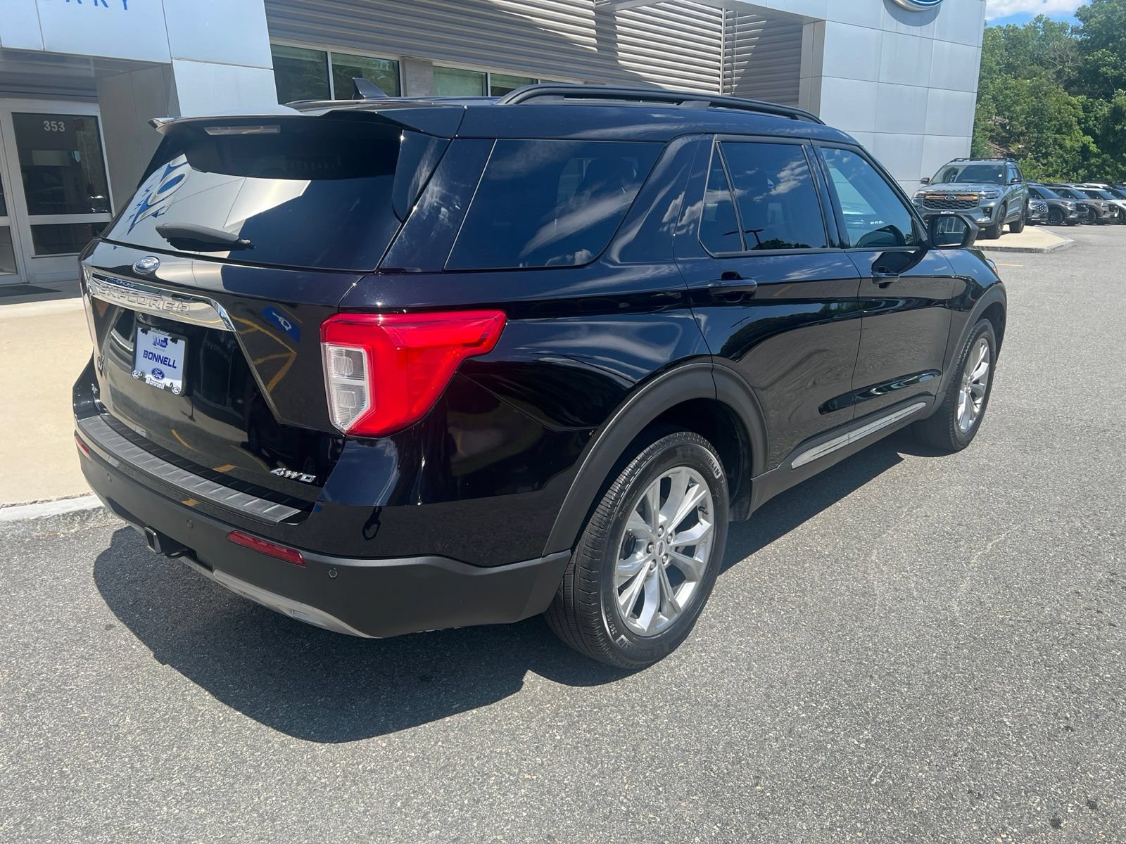Certified 2023 Ford Explorer XLT w/ Equipment Group 202A AWD/4WD image 7