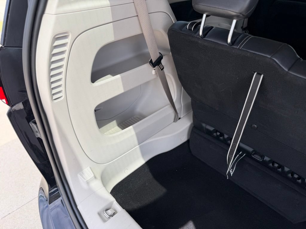 Used 2022 Chrysler Pacifica Touring-L FWD image 49