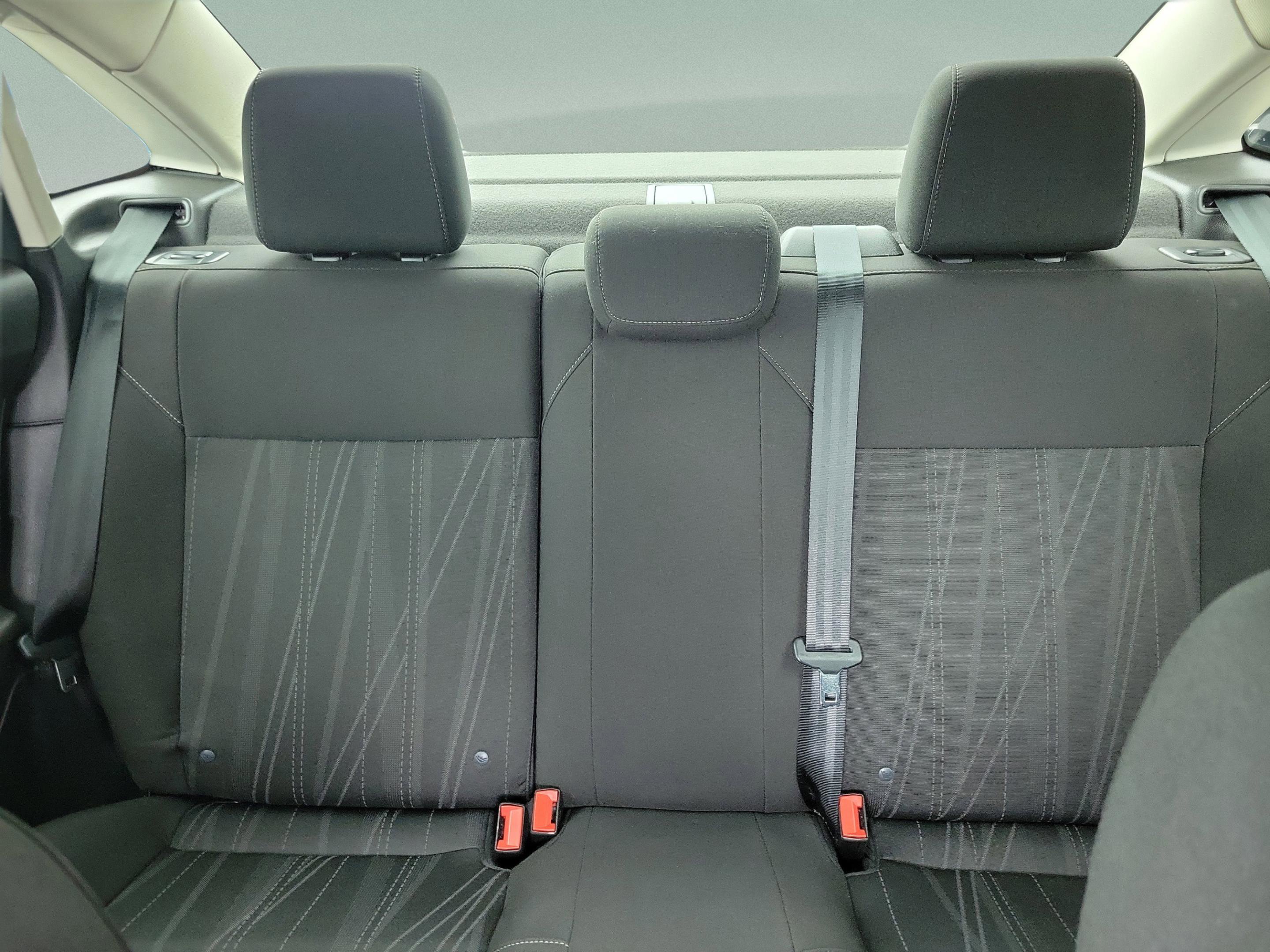 Certified 2017 Ford Focus SE FWD image 9