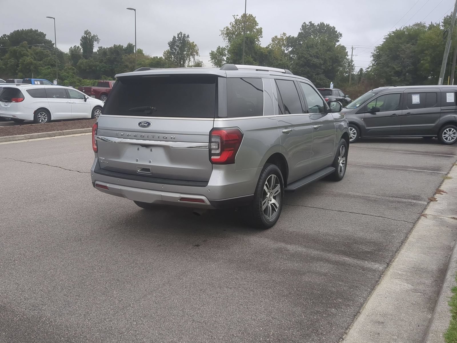 Certified 2024 Ford Expedition Limited RWD image 3