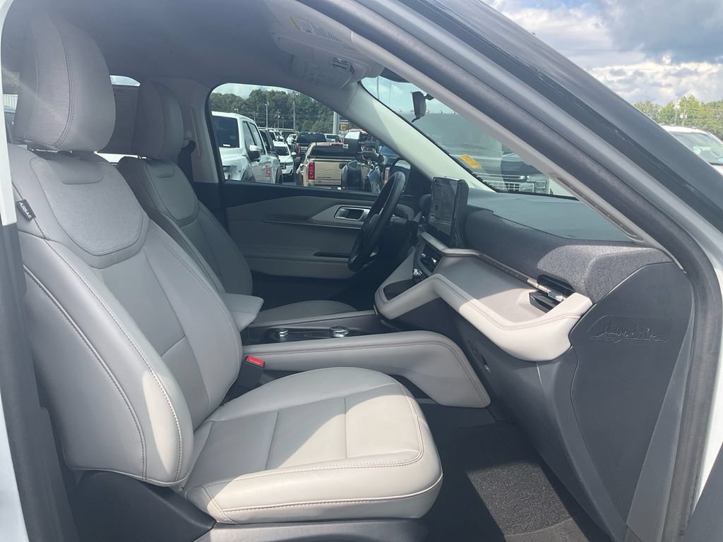 Certified 2025 Ford Explorer Active w/ Active Comfort Package AWD/4WD image 12